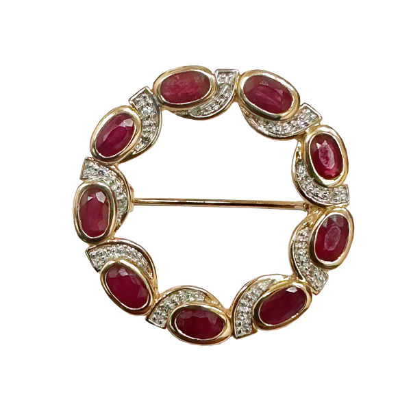 Брошь из красного золота с рубинами и бриллиантами